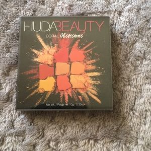 HudaBeauty Coral Obsessions Palette